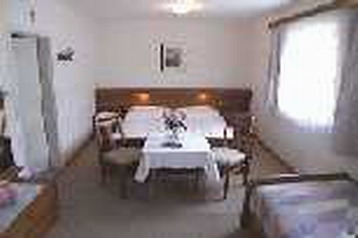 Austria Privát Rust, Exteriorul